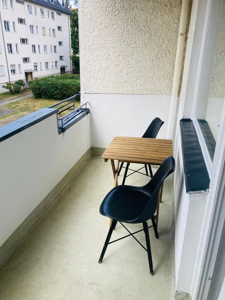 Erstbezug nach Sanierung: Stilvolles & voll möbliertes 2-Zimmer-Apartment mit Balkon in Spandau — photo 1